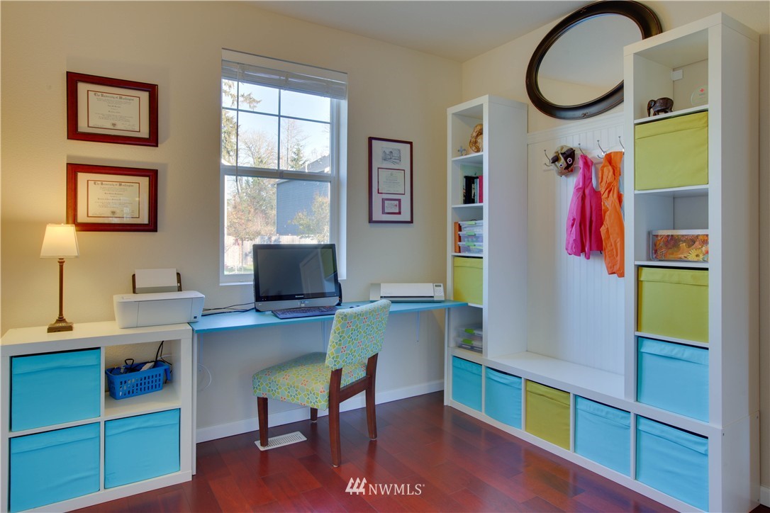 5029 Northeast 2nd Court Renton, WA 98059 - Photo 4 of 25 Gallery Image 4