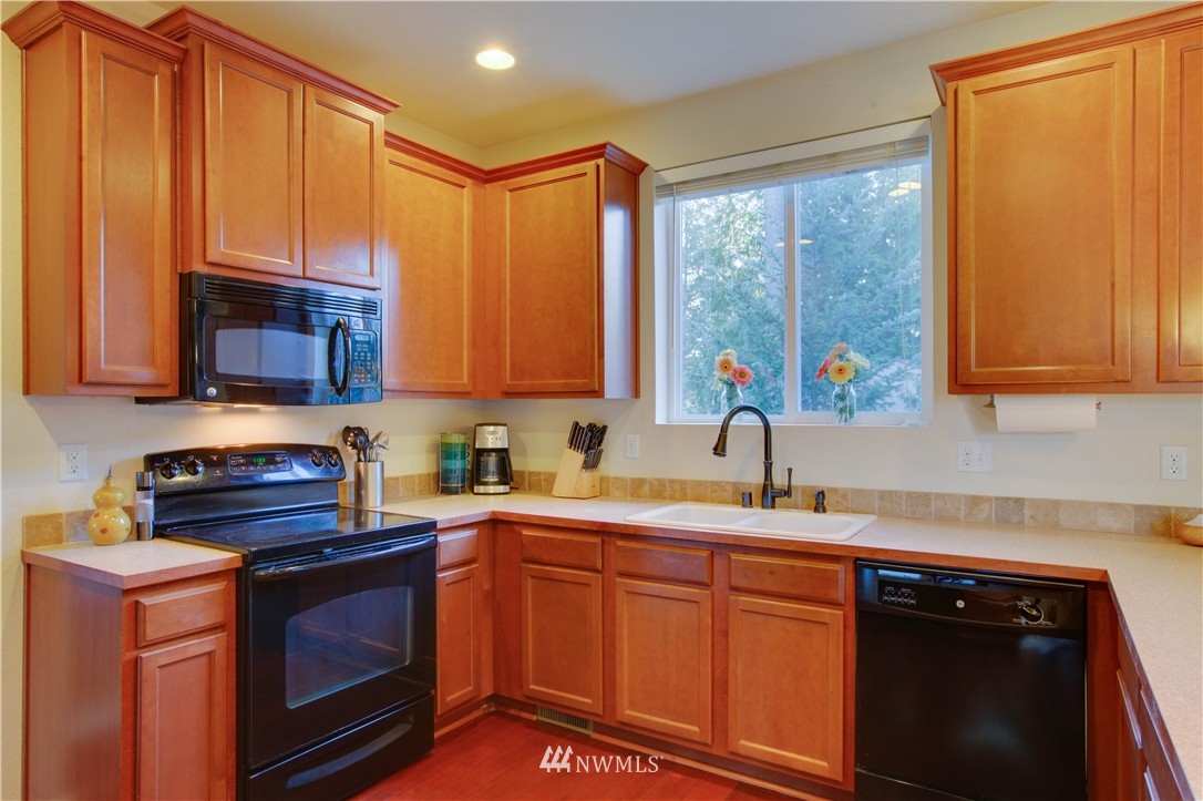 5029 Northeast 2nd Court Renton, WA 98059 - Photo 8 of 25 Gallery Image 8