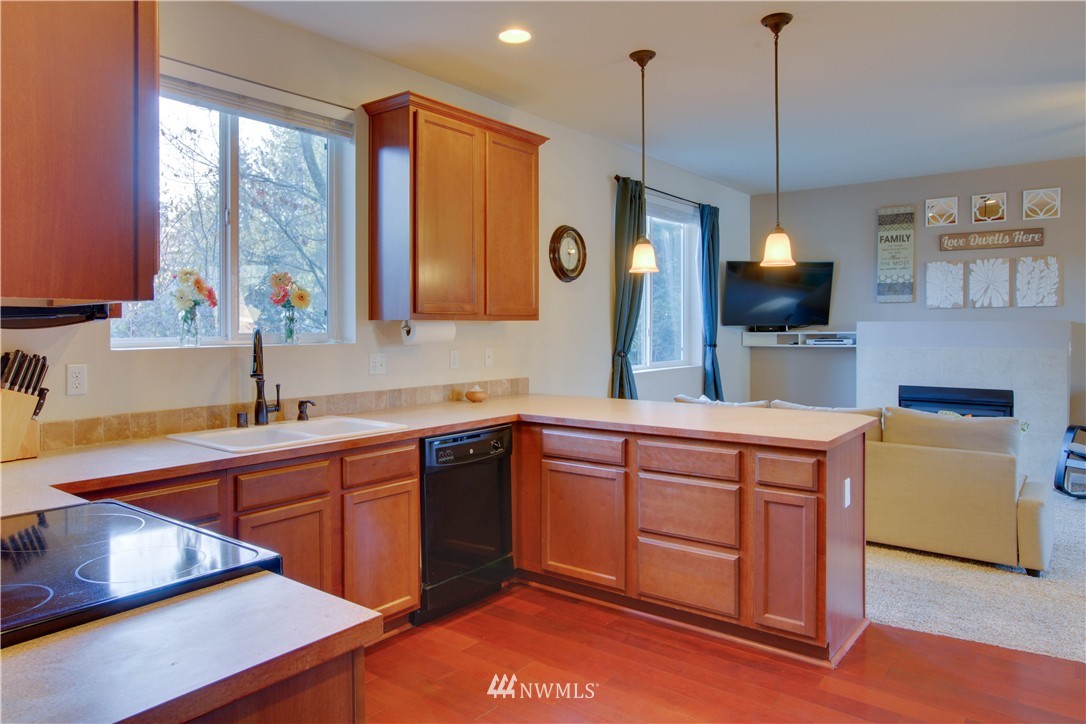 5029 Northeast 2nd Court Renton, WA 98059 - Photo 9 of 25 Gallery Image 9
