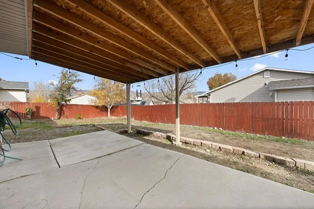 a view of a backyard space