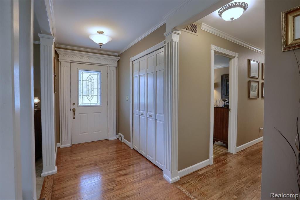 2360 Kingsford Road Rochester Hills, MI 48309 - Photo 5 of 36