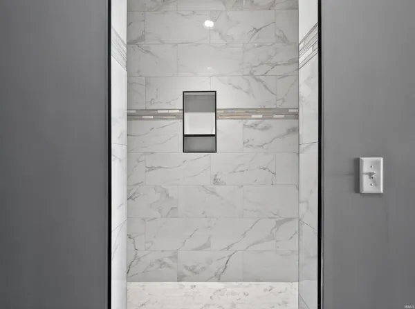 $445,900 | 1385 Dixon Place, Huntertown, IN 46748