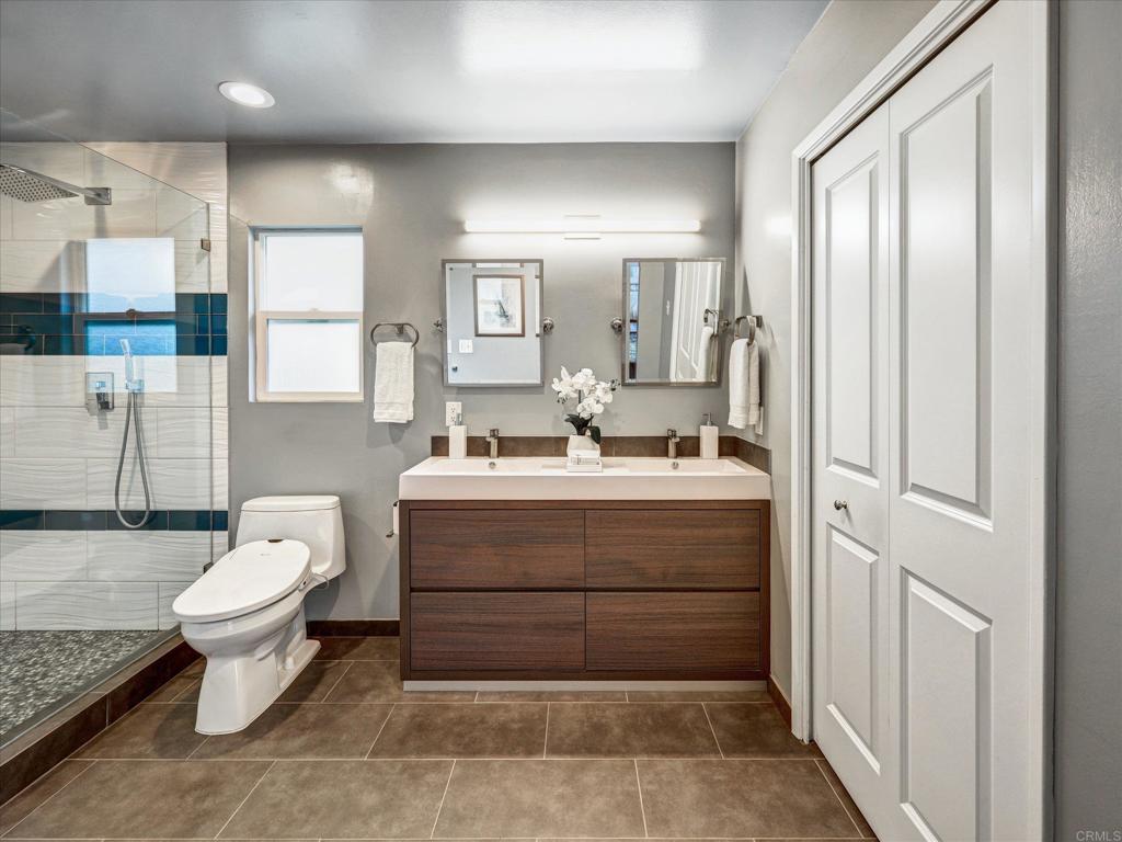 970 Quail Knoll Road Fallbrook, CA 92028 - Photo 21 of 45 a bathroom with a sink toilet a mirror and shower