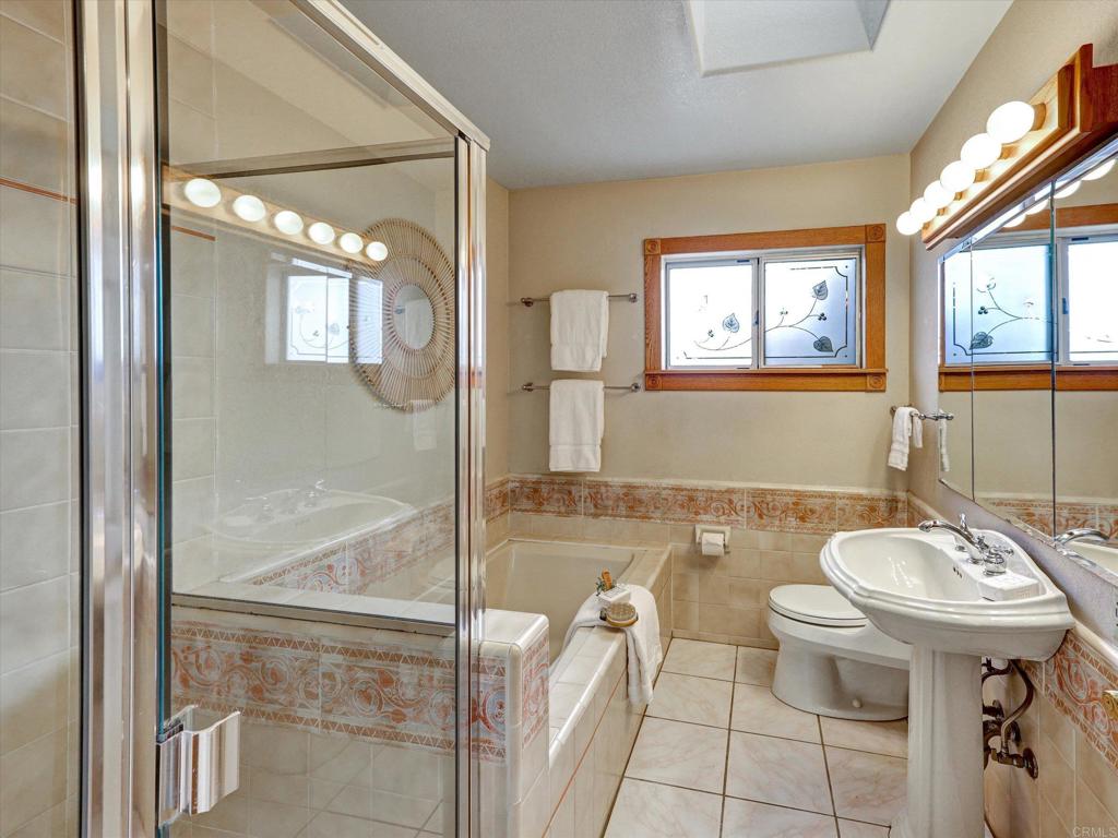 970 Quail Knoll Road Fallbrook, CA 92028 - Photo 24 of 45 a bathroom with a sink toilet and shower