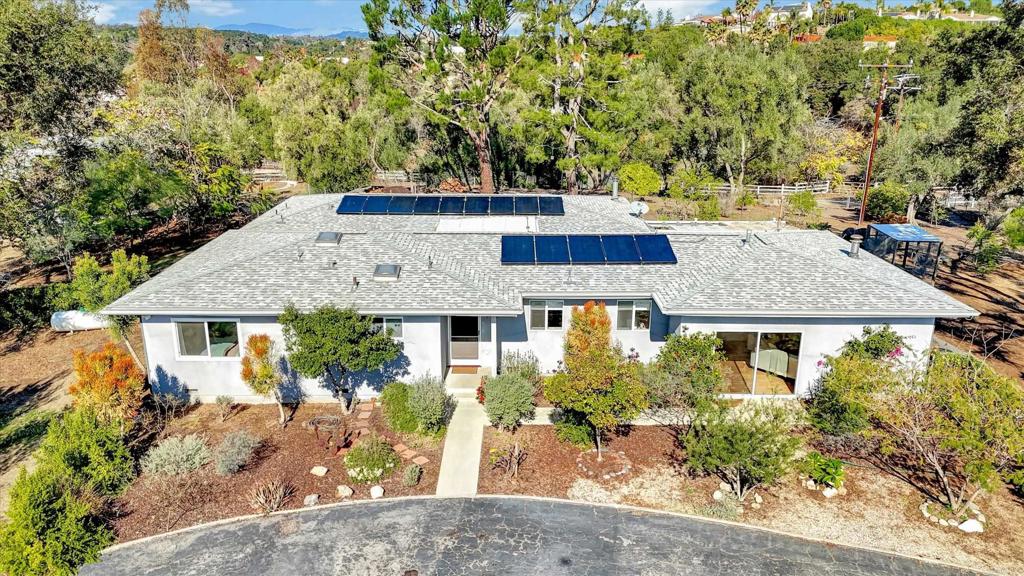 970 Quail Knoll Road Fallbrook, CA 92028 - Photo 35 of 45 front view of a house with a yard
