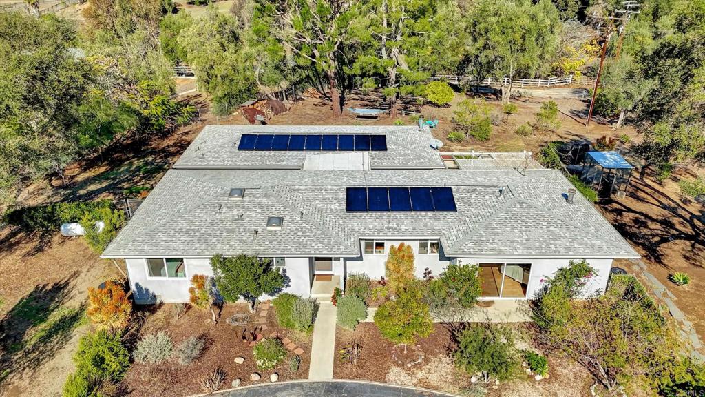 970 Quail Knoll Road Fallbrook, CA 92028 - Photo 36 of 45 a aerial view of a house with a yard