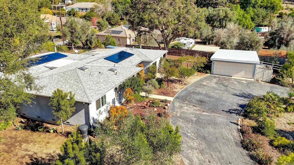 970 Quail Knoll Road Fallbrook, CA 92028 - Photo 37 of 45 a picture of a yard with outdoor seating