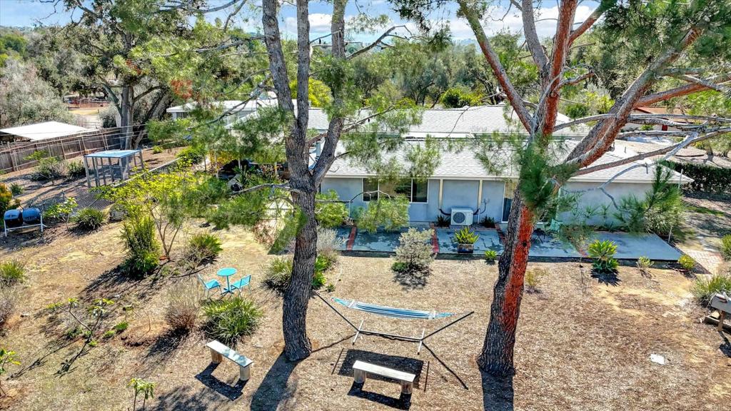 970 Quail Knoll Road Fallbrook, CA 92028 - Photo 42 of 45 a view of a house with backyard and sitting area