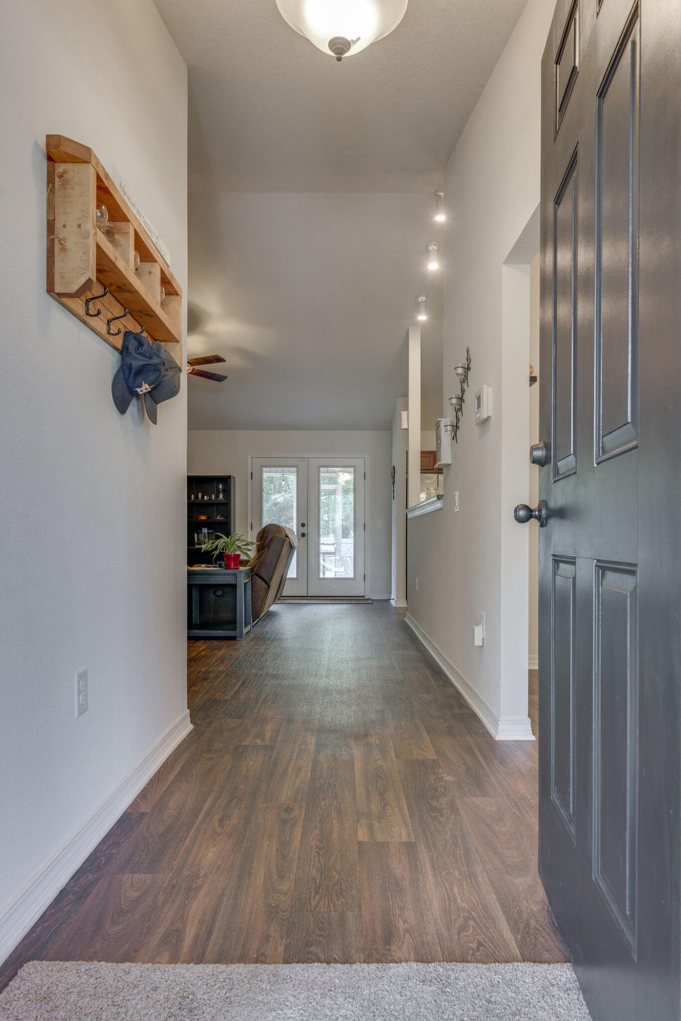 9267 Ridge Road Navarre, FL 32566 - Photo 5 of 30 Foyer