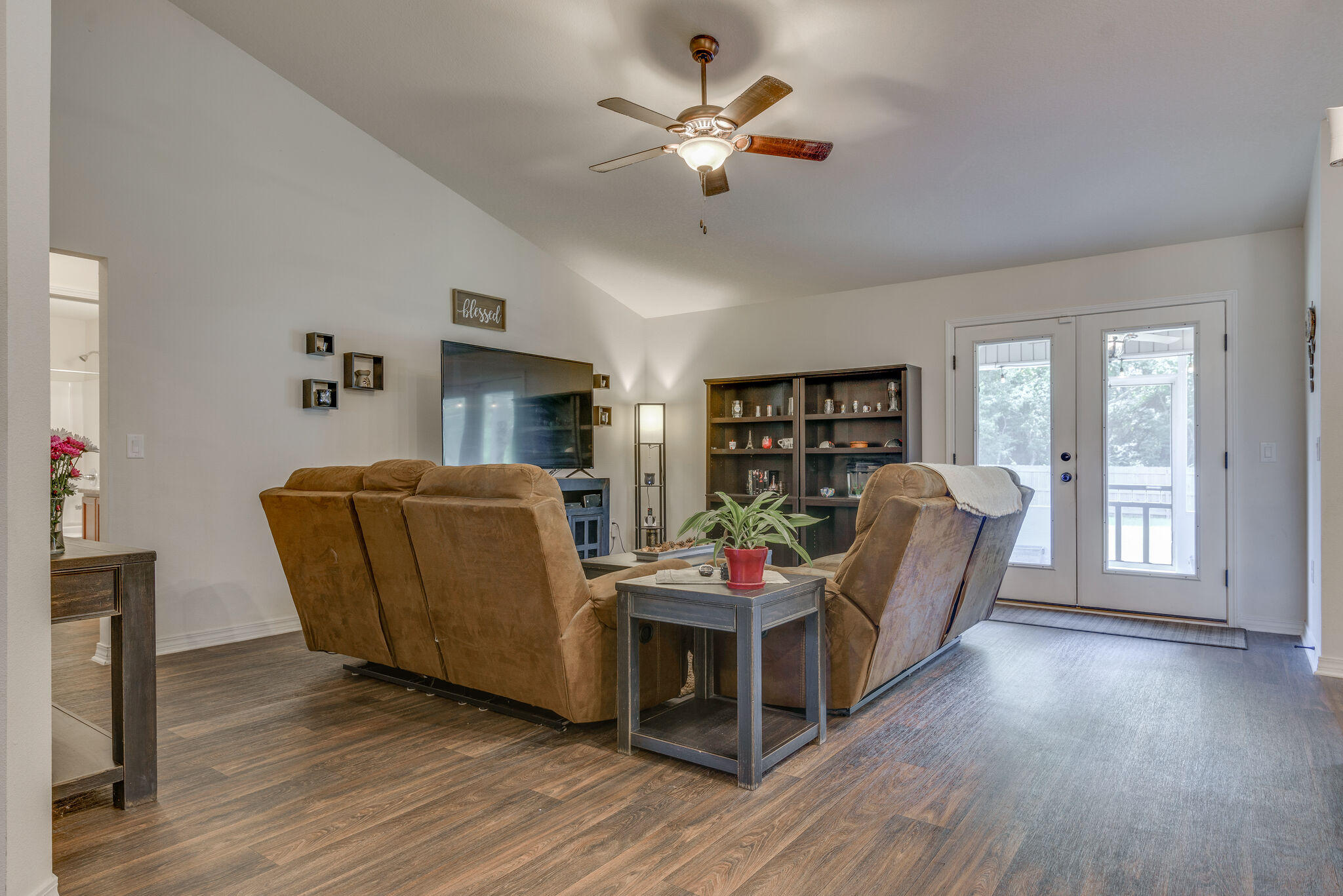 9267 Ridge Road Navarre, FL 32566 - Photo 8 of 30 Living Room