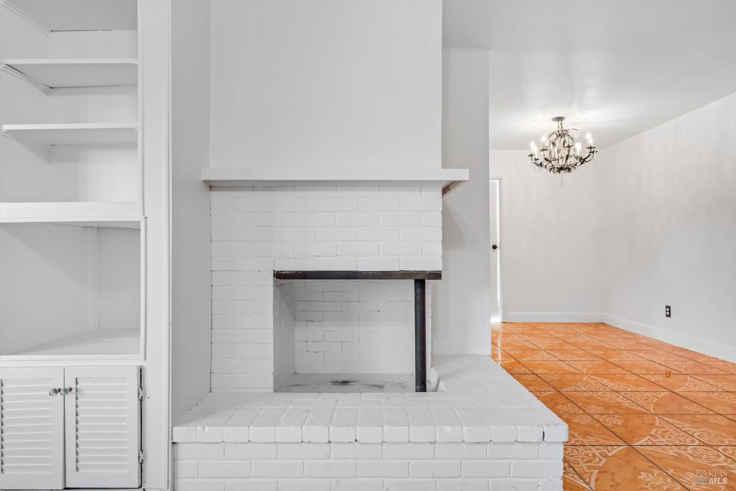 621 Sunny Manor Way Santa Rosa, CA 95401 - Photo 6 of 24 a room with a bench