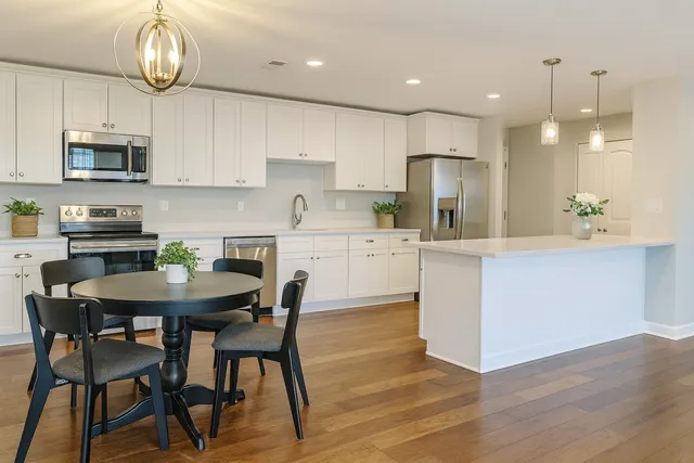 $2,300 | 1727 West Crystal Lane, Unit 707B, Mount Prospect, IL 60056