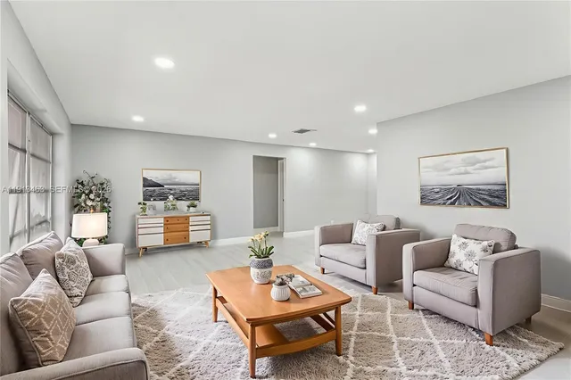 $389,900 | 6800 Northwest 58th Court, Tamarac, FL 33321