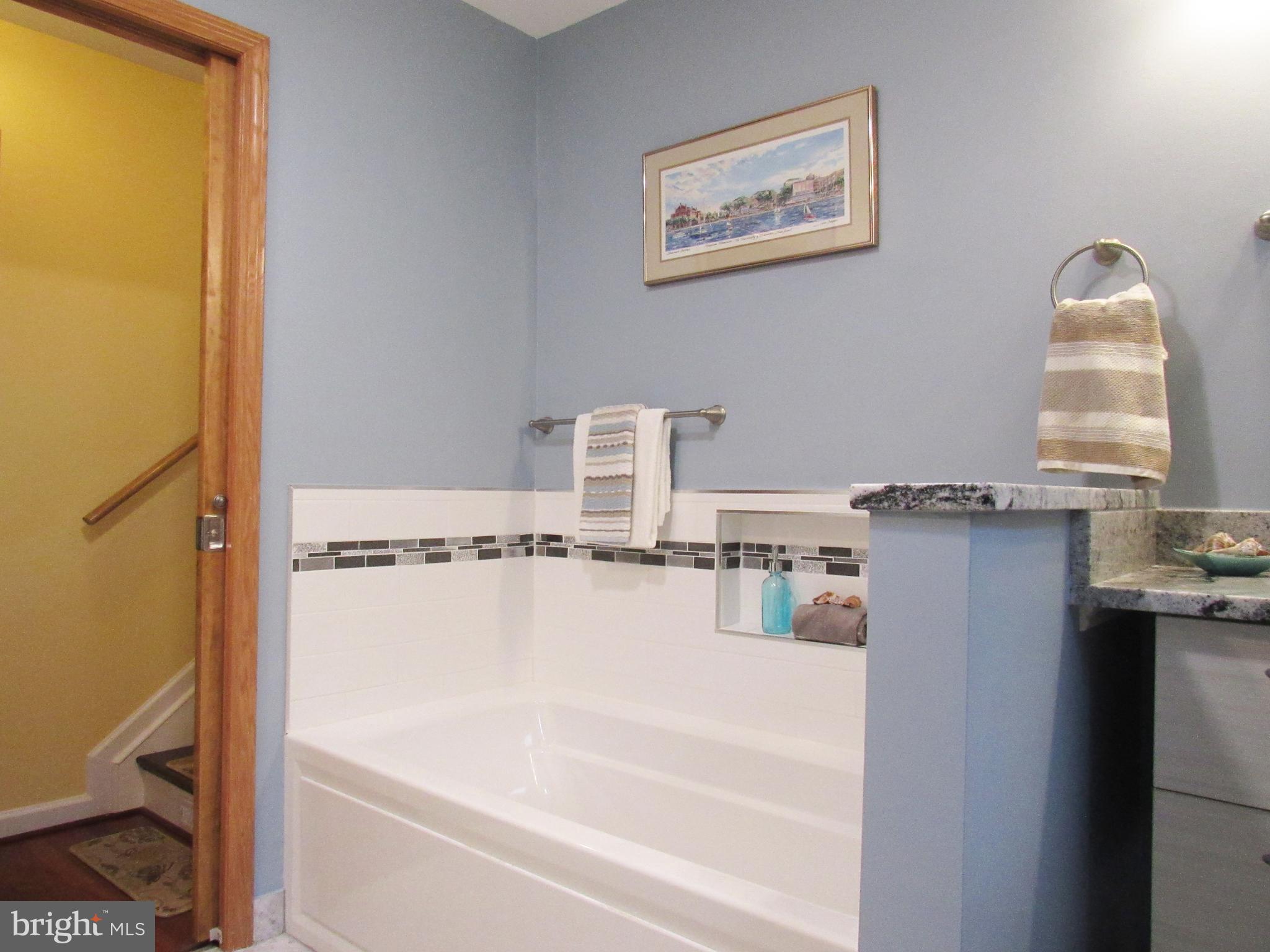 328 Riverside Drive Pasadena, MD 21122 - Photo 43 of 52 Main Bathroom with Tub