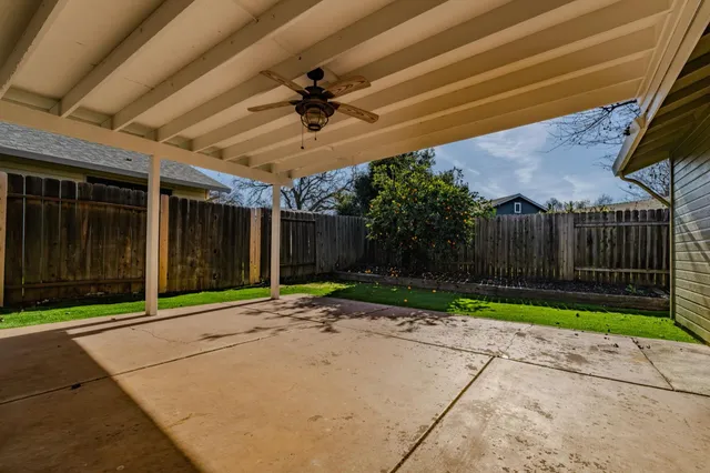 a view of a house with backyard