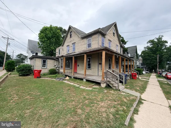 a view of a house with a yard and garage