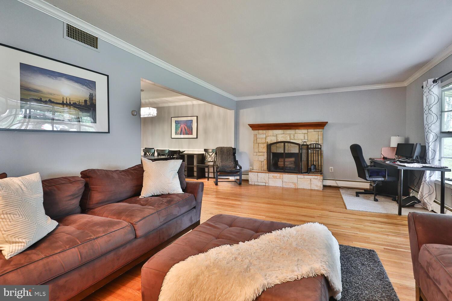 1915 Richard Road Willow Grove, PA 19090 - Photo 9 of 40 Living room