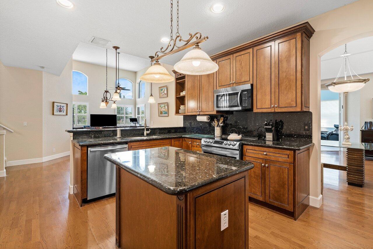 12437 Antille Drive Boca Raton, FL 33428 - Photo 7 of 36 Kitchen