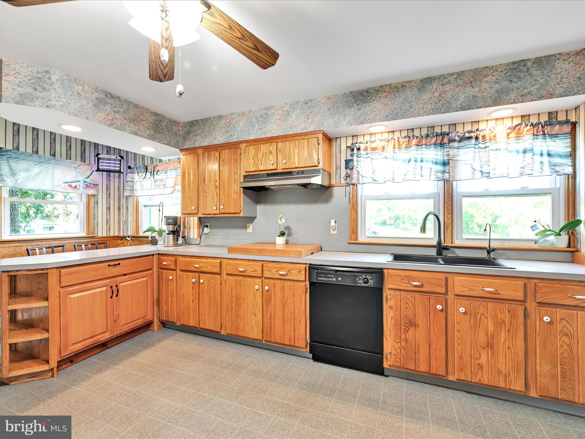 7932 Jonestown Road Harrisburg, PA 17112 - Photo 9 of 79 Kitchen