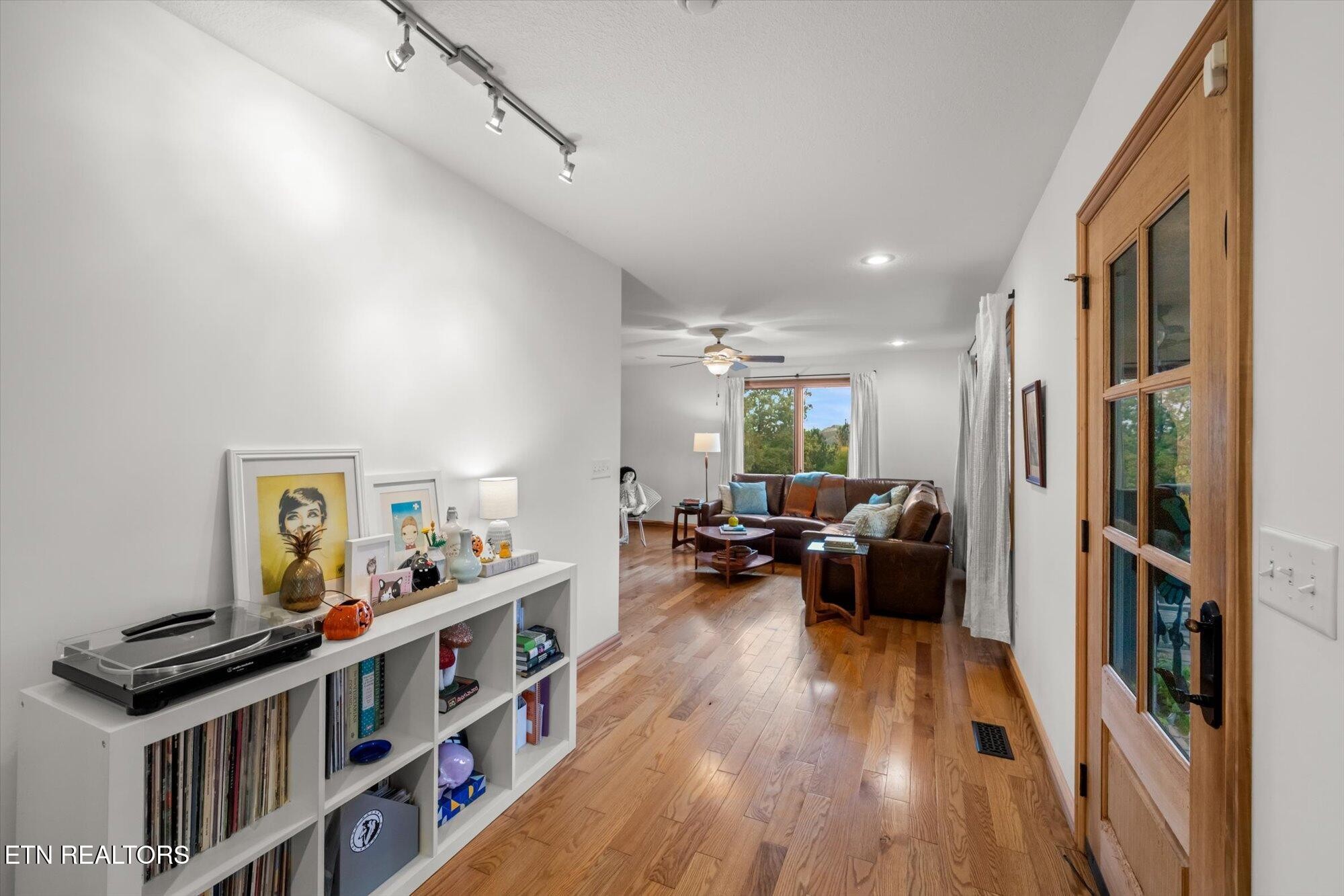 720 East Roddy Road Spring City, TN 37381 - Photo 18 of 58 a living room with furniture and a book shelf