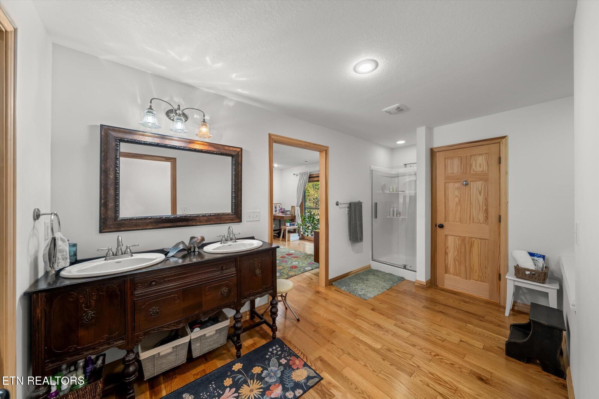720 East Roddy Road Spring City, TN 37381 - Photo 28 of 58 a en suite bathroom with a double vanity sink and a mirror