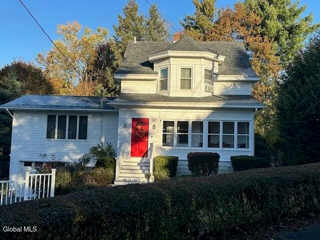 $289,900 | 26 Woodlawn Court, Troy, NY 12180