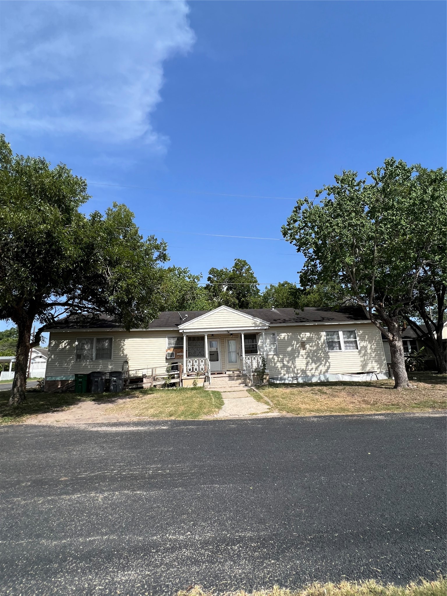 102 South Victoria Street Victoria, TX 77901 - Photo 1 of 10