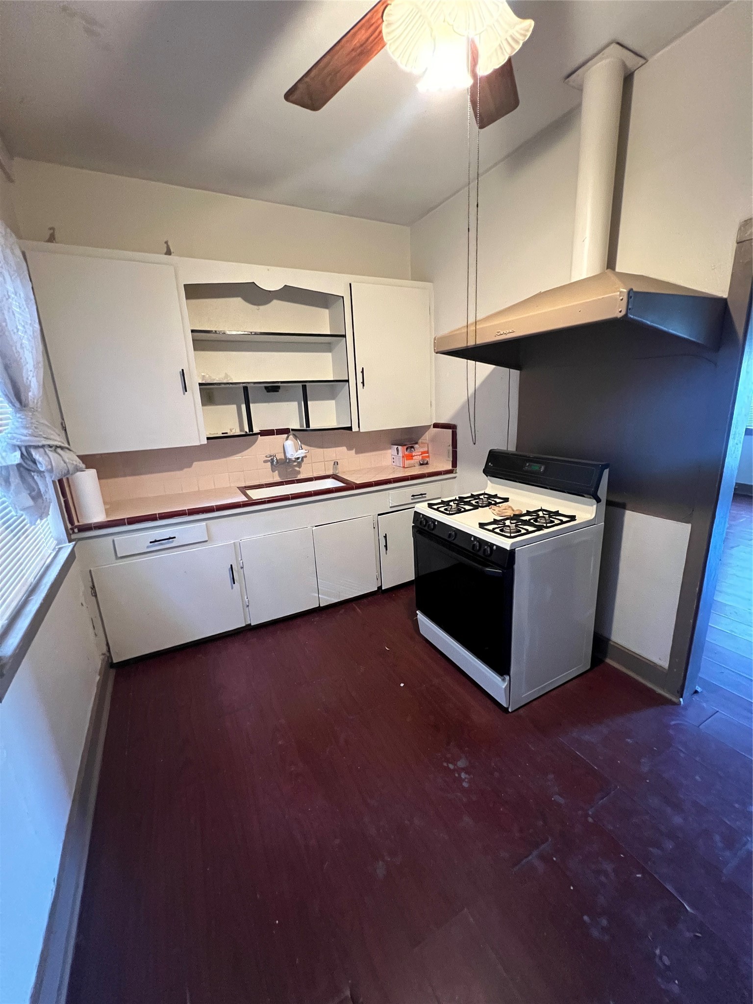 102 South Victoria Street Victoria, TX 77901 - Photo 3 of 10