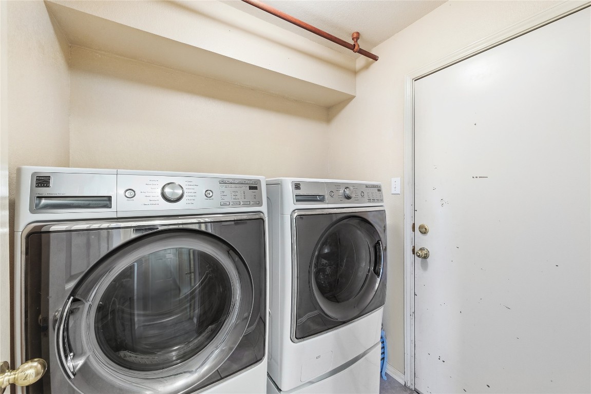 910 Kirtomy Loop Pflugerville, TX 78660 - Photo 6 of 37 a utility room with dryer and washer