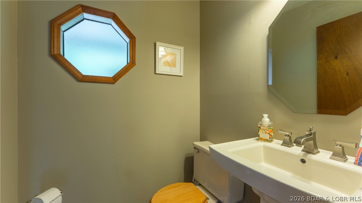 490 Waterfowl Road Linn Creek, MO 65052 - Photo 7 of 52 Haft Bath off Living