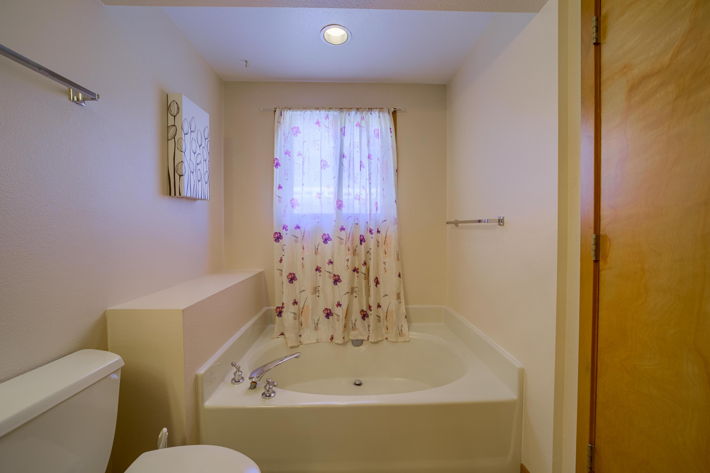 1050 Northeast Butler Market Road, Unit 11 Bend, OR 97701 - Photo 31 of 44 1050_NE_Butler_Market_Rd_#11-31