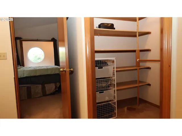 a black and white photo of a living room