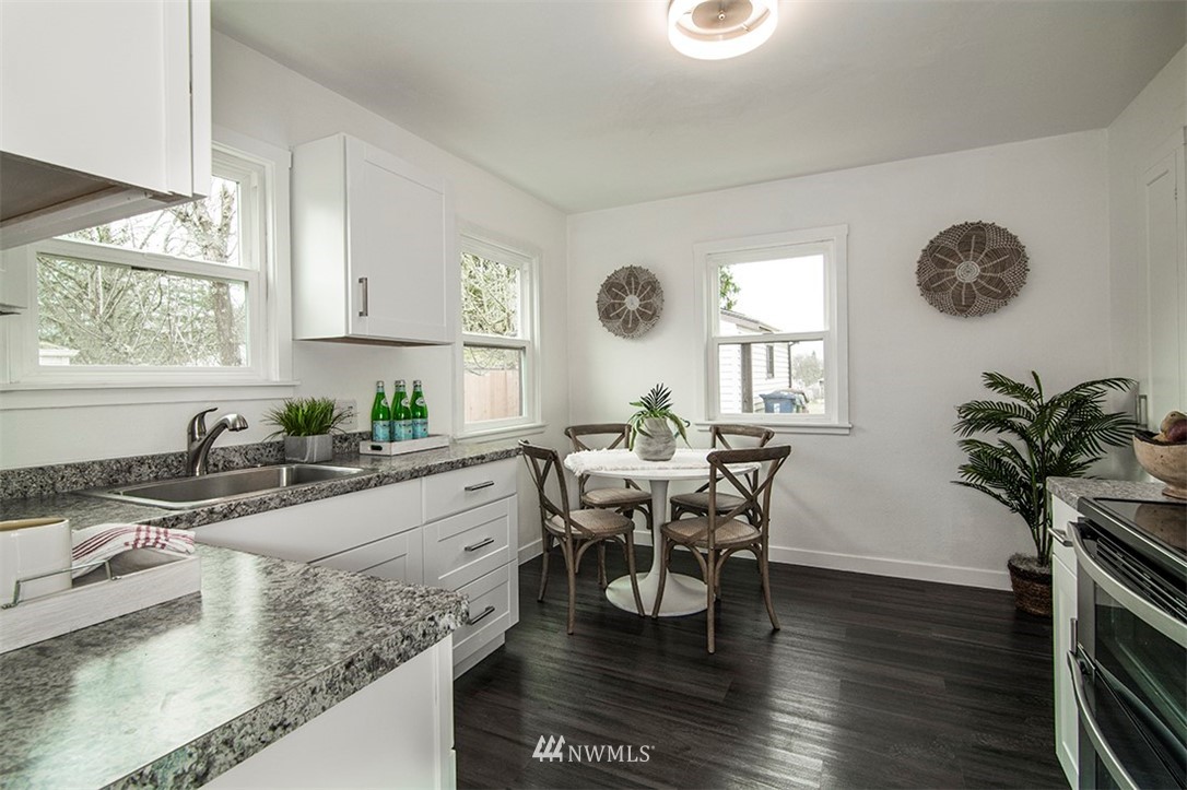 1040 South Rochester Street Tacoma, WA 98465 - Photo 6 of 17 Gallery Image 6