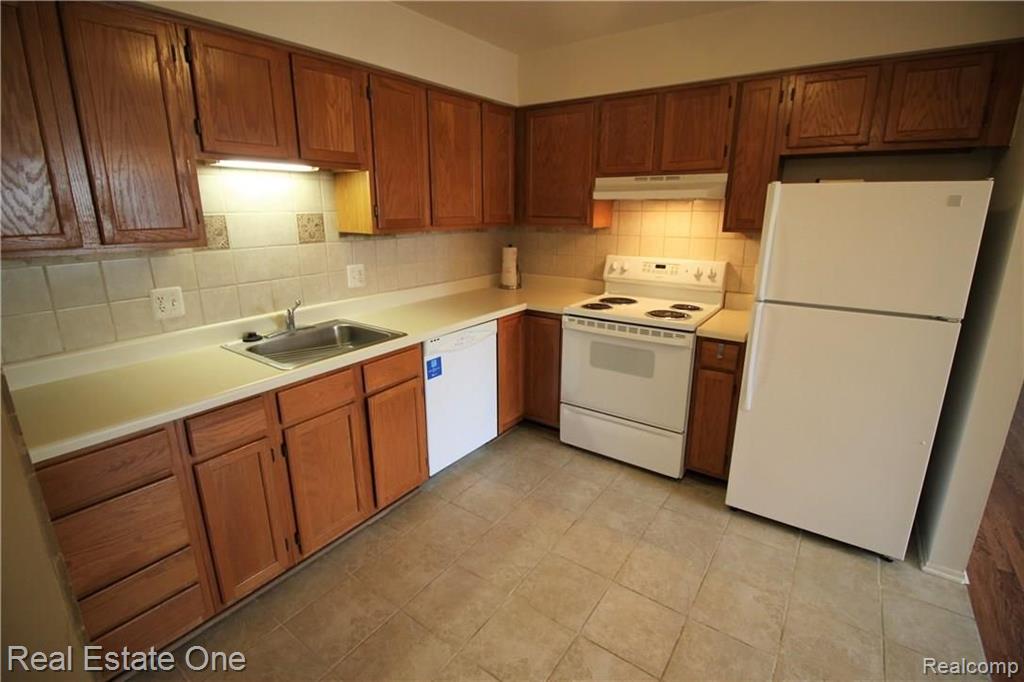 470 Baldwin Avenue Rochester, MI 48307 - Photo 9 of 29
