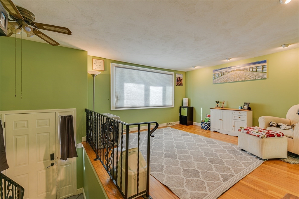 11 Topliff Street Billerica, MA 01821 - Photo 6 of 23