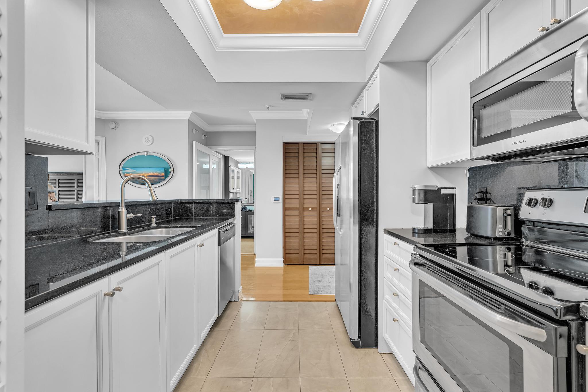 99 Southeast Mizner Boulevard, Unit 637 Boca Raton, FL 33432 - Photo 6 of 58 FPP00066