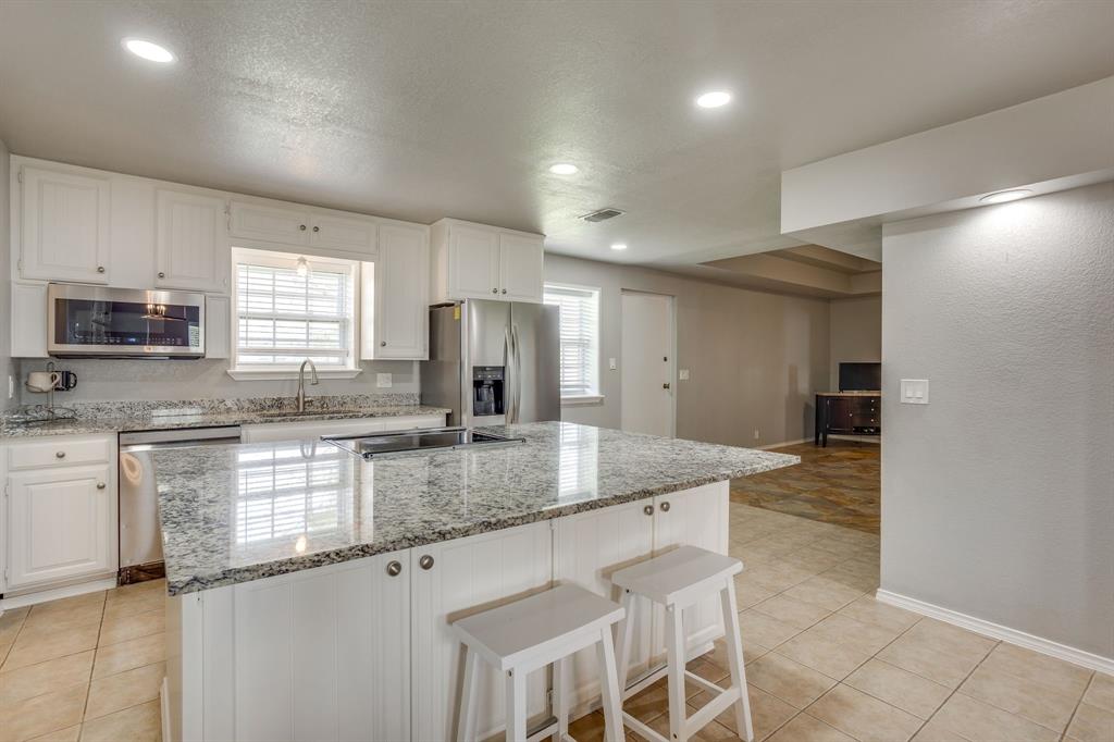 807 Caddo Road Joshua, TX 76058 - Photo 11 of 40