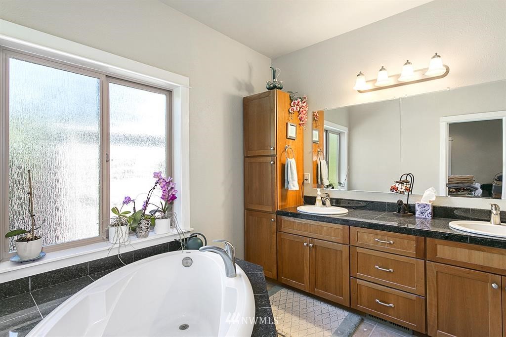 12745 Josh Wilson Road Mount Vernon, WA 98273 - Photo 7 of 14 Gallery Image 7