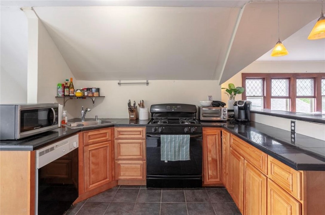 106 Brunswick Street, Unit 3 Rochester, NY 14607 - Photo 8 of 20 Gas range & dishwasher