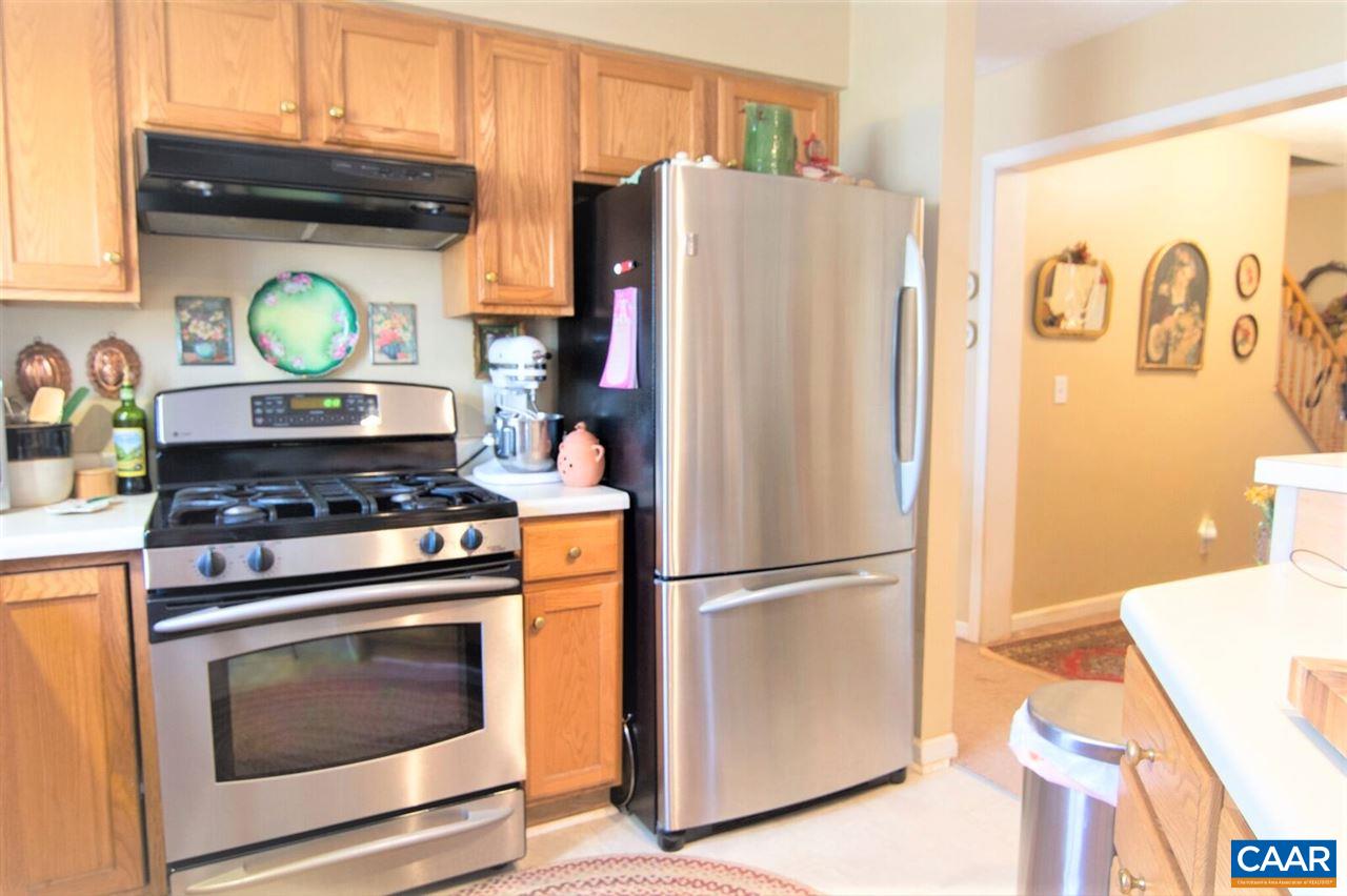 33 Riverside Drive Palmyra, VA 22963 - Photo 4 of 10 a kitchen with a stove top oven and refrigerator