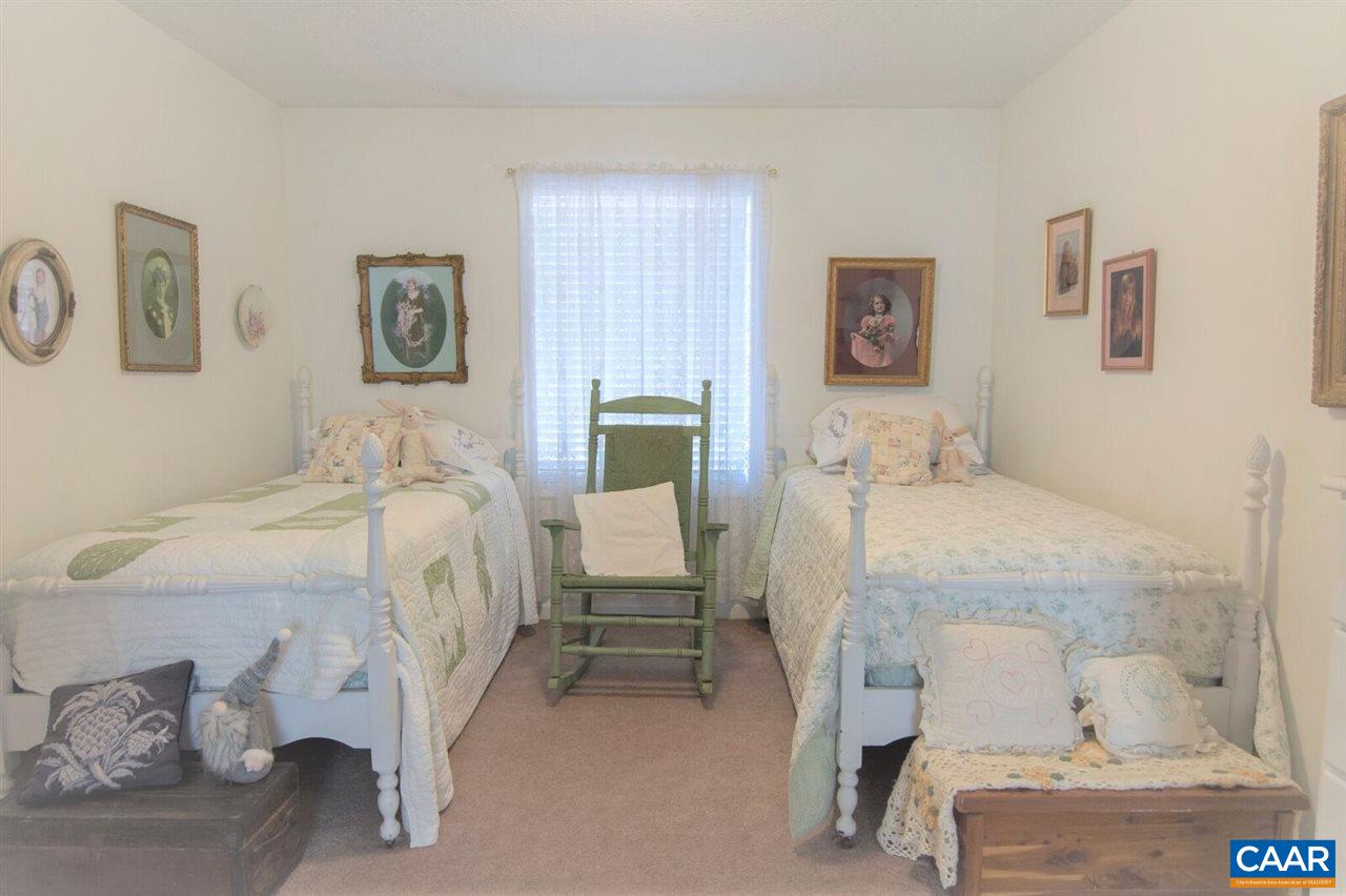 33 Riverside Drive Palmyra, VA 22963 - Photo 8 of 10 a bedroom with a bed and a table