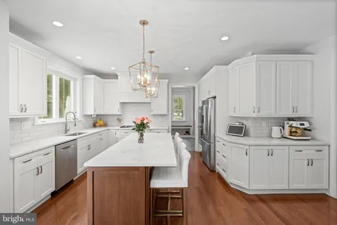 $1,900,000 | 814 Newtown Road, Berwyn, PA 19312