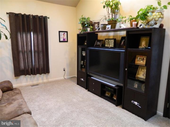 74 Country Club Road Pine Hill, NJ 08021 - Photo 4 of 25 Living Room