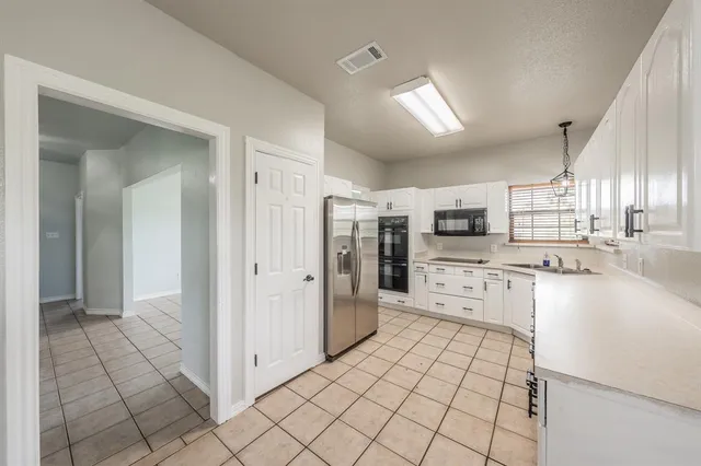 $465,000 | 113 Hillridge Lane, Maypearl, TX 76064