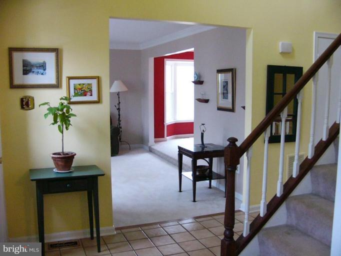 10406 Mountain Quail Road Silver Spring, MD 20901 - Photo 4 of 22 Entrance / Foyer