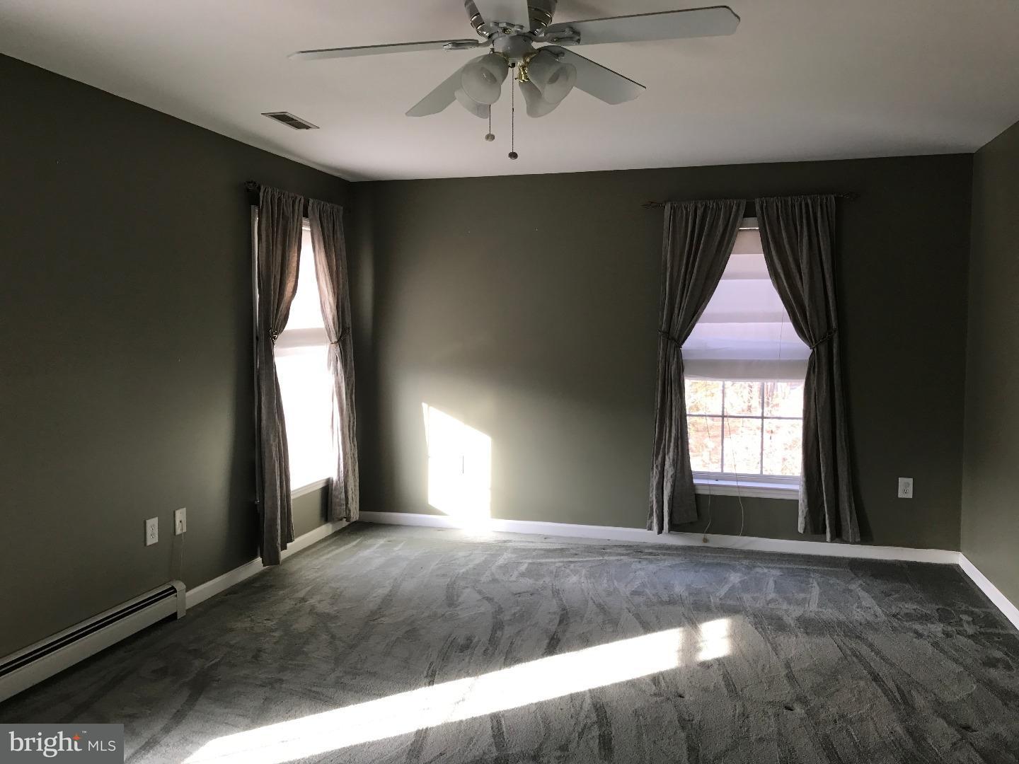21 Edgewood Road Sicklerville, NJ 08081 - Photo 3 of 15 Living Room