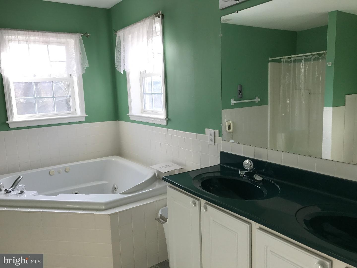 21 Edgewood Road Sicklerville, NJ 08081 - Photo 6 of 15 Master Bathroom
