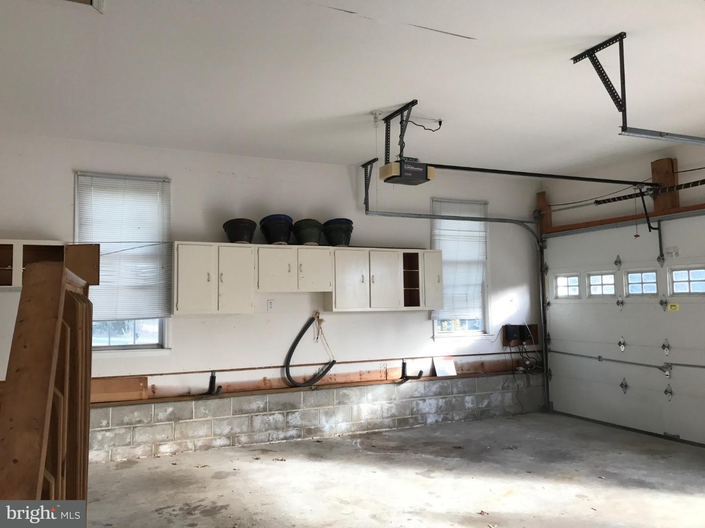 21 Edgewood Road Sicklerville, NJ 08081 - Photo 10 of 15 Garage