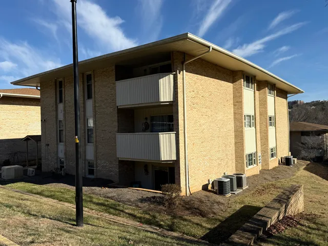 $179,950 | 5260 Cross Bow Circle, Unit 3A, Roanoke, VA 24018