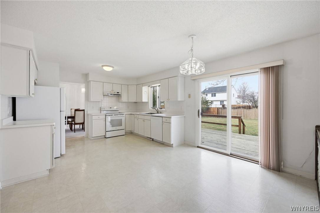 84 South Castlerock Lane Amherst, NY 14051 - Photo 11 of 38
